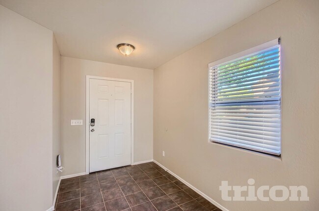 Foto del edificio - 13301 E Primrose Ln
