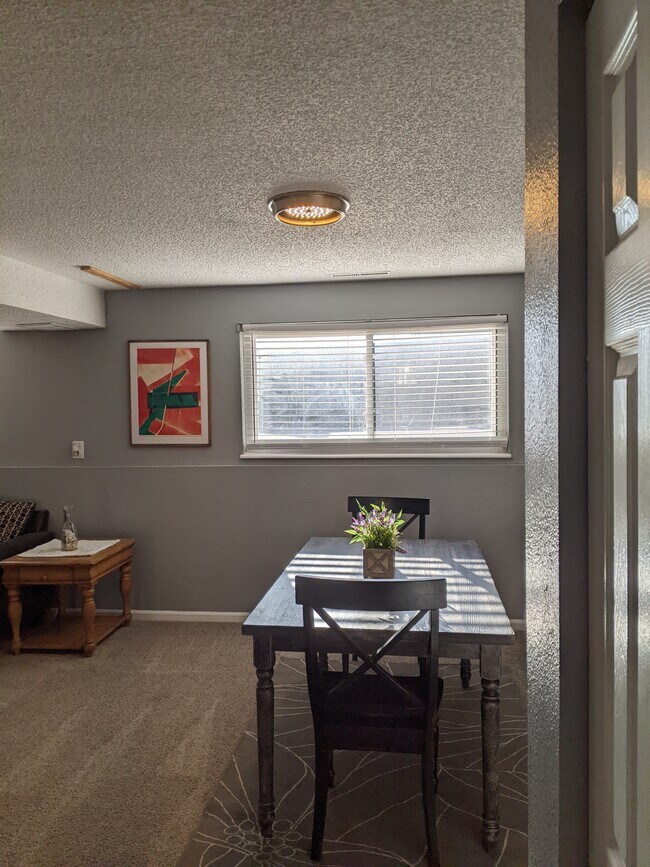 Foto del edificio - 1545 Hathaway Dr