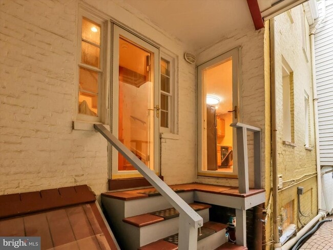 Building Photo - 130 S Washington St