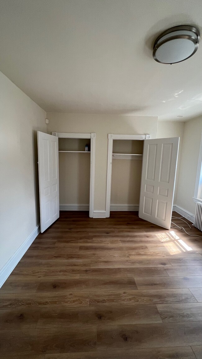 Large Bedroom - 1421 Lincoln Ave