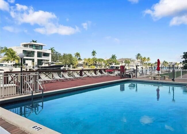 Piscina compartida - 1777 SE 15th St