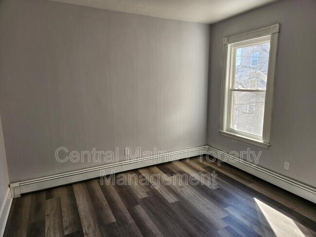 Building Photo - 151 Oxford St