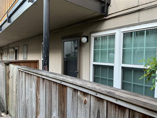 Foto del edificio - 5550 N Braeswood Blvd