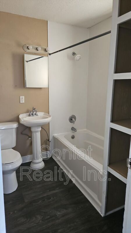 Building Photo - 1505 Clouet St