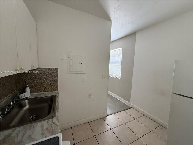Foto del edificio - 6901 NW 8th Ave