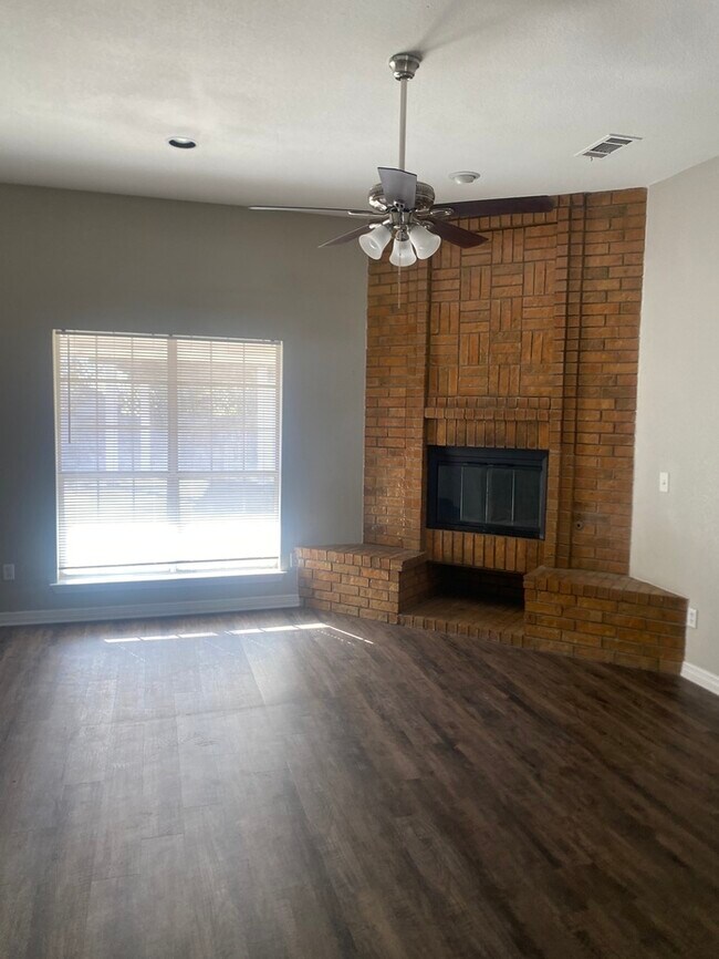 Building Photo - 903 Breckenridge Dr