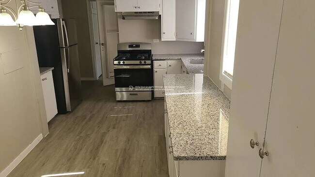 Foto del edificio - 909 Blaine Ave