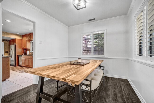 Building Photo - 4728 Sunfield Ave