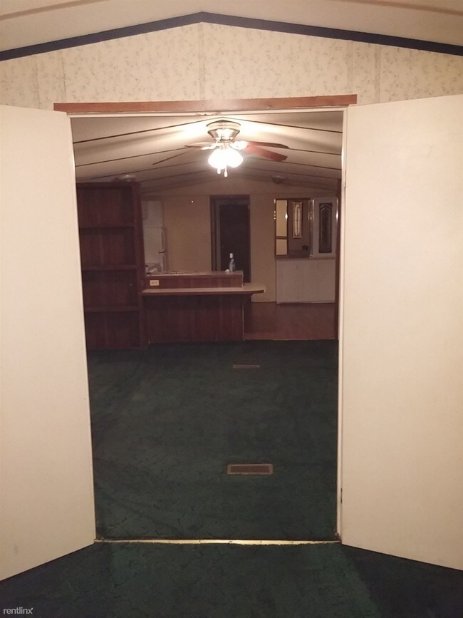 Building Photo - 168 Skipper St