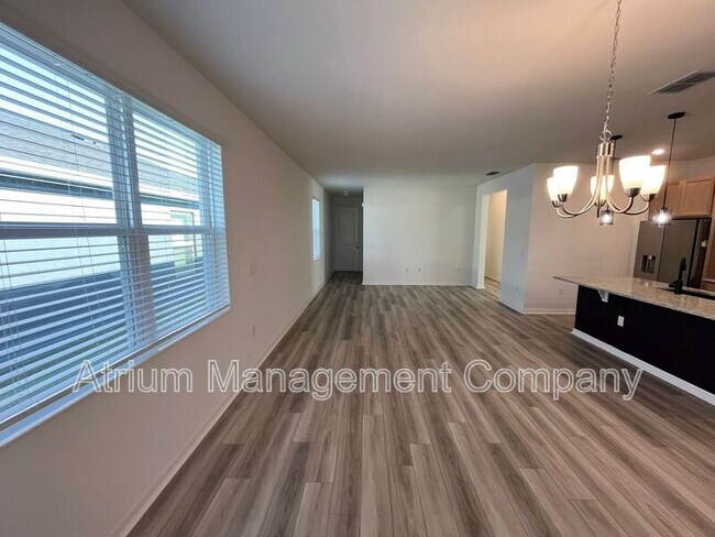 Foto del edificio - 438 Quercus Rd