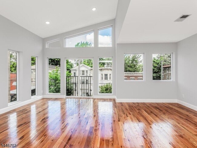 Foto del edificio - 282 W Runyon St