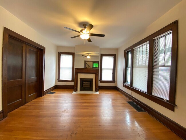 Building Photo - 2250 Indianola Ave