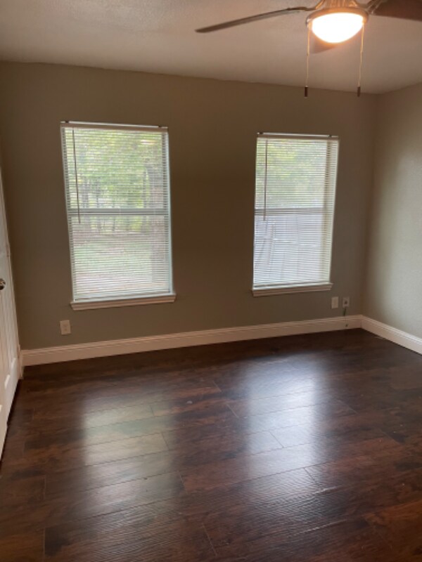 Building Photo - 1718 Commercial Ave