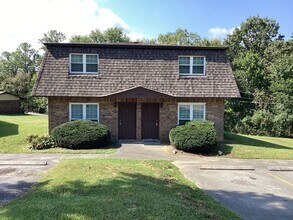 Building Photo - 1002 Central Dr