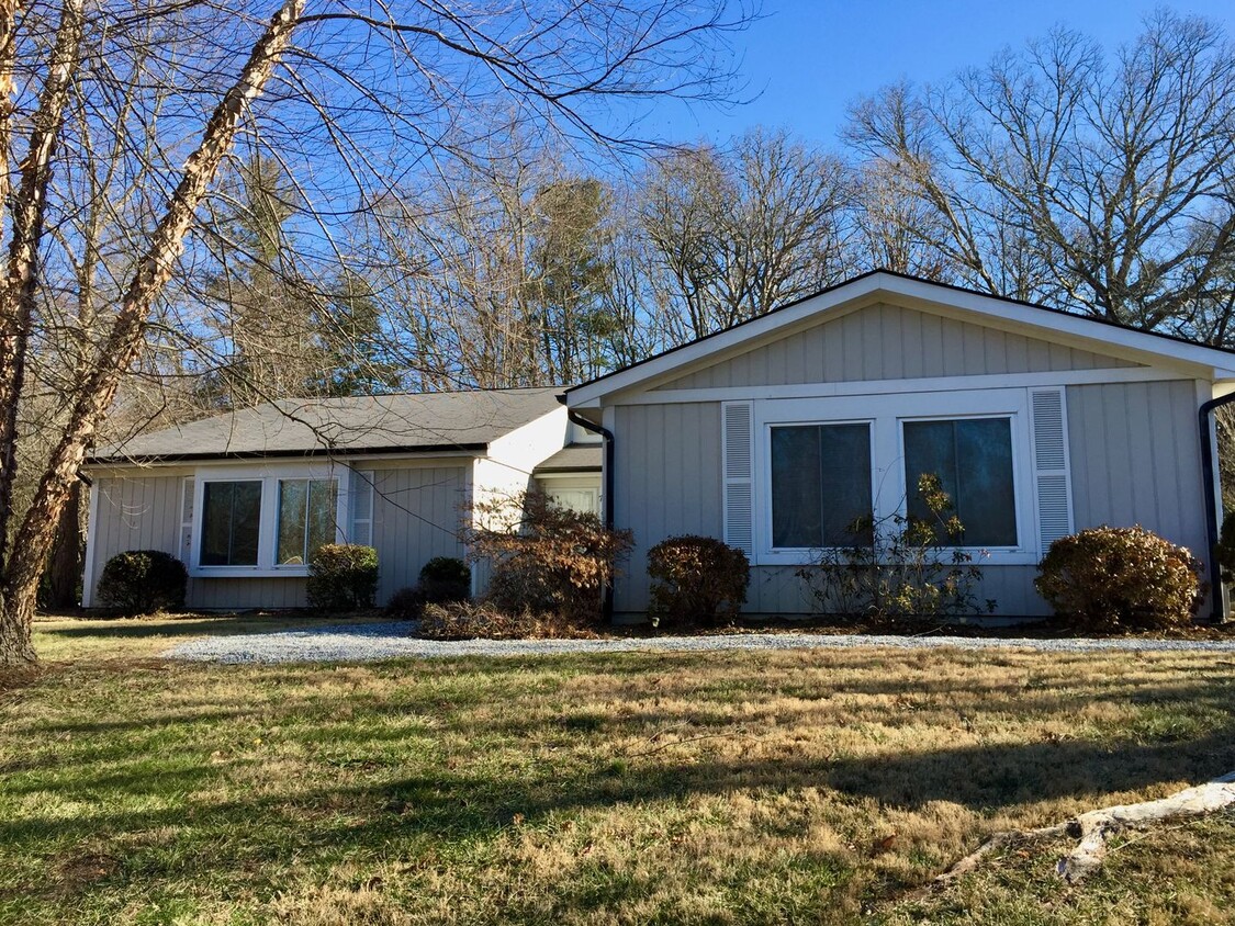 Primary Photo - One-Level Home Near Beaver Lake!