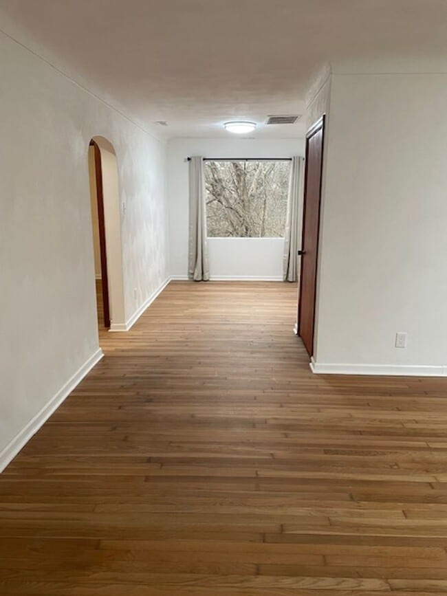 Building Photo - 10023 St Clair Ave