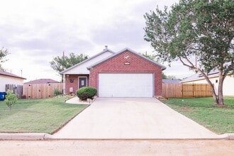 Building Photo - 1512 Sandra Cir