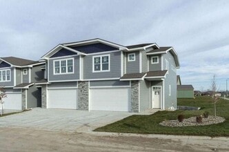 Building Photo - 1409 NE Primrose Ln