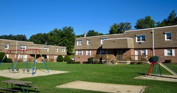 Foto principal - 905 W Aaron Dr