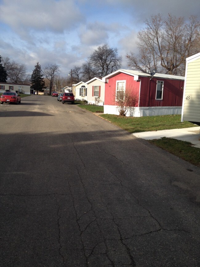 Maple Knoll Mobile Home Park Apartments Charlotte, MI