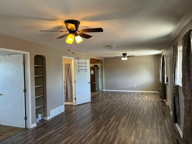 Foto del edificio - 3147 Skyview Ave