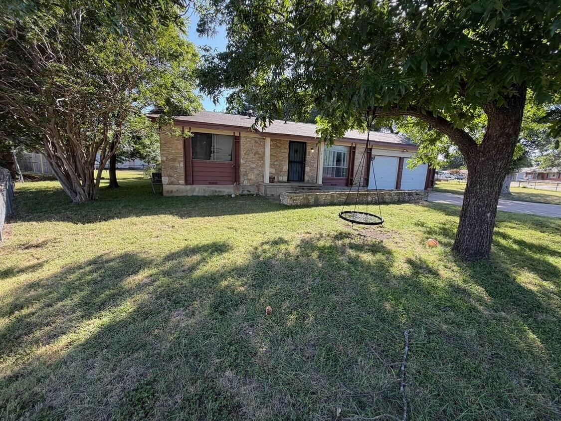 Foto del edificio - 2812 Live Oak Dr