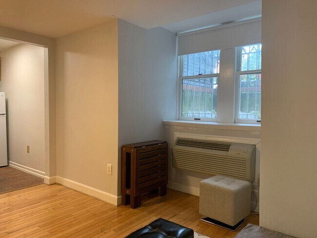 Foto del edificio - DC Studio in "Old City"  - Furnished!! Murphy bed & small sofa.