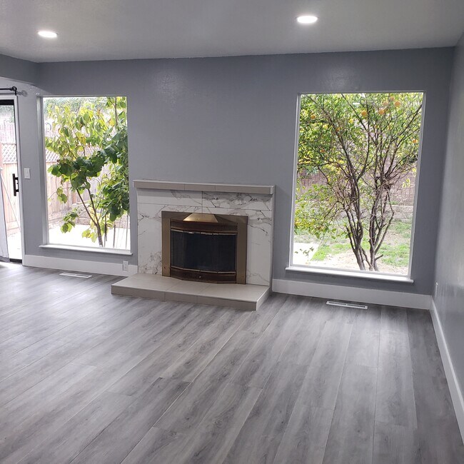 Living room - 642 Vasona Ave