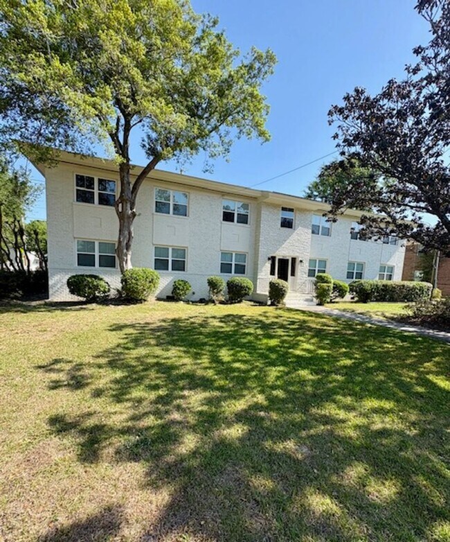 Foto del edificio - 664 Windermere Blvd