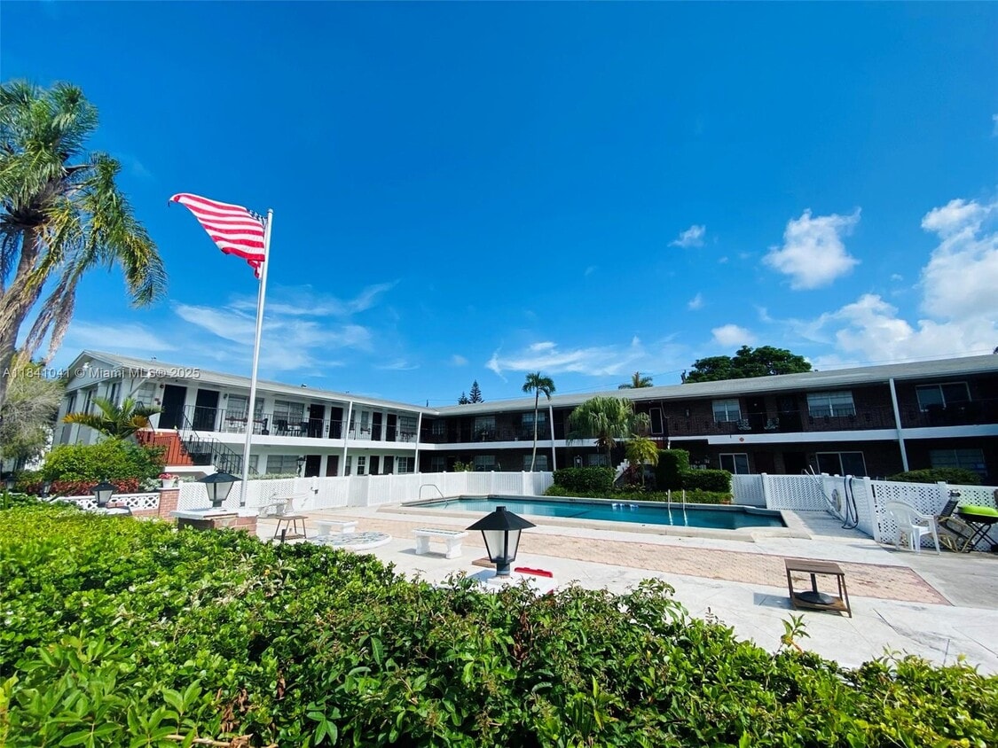 Primary Photo - 1100 Atlantic Shores Blvd