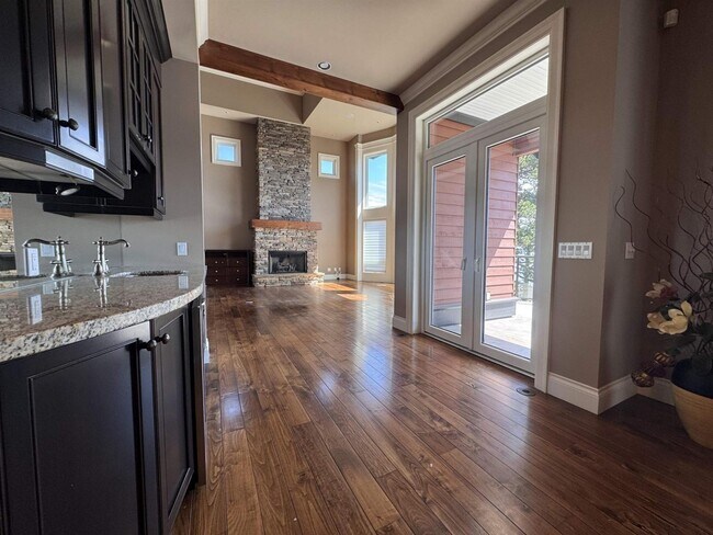 Photo du bâtiment - 13136 Marine Dr