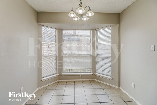 Foto del edificio - 912 Winterbury Ct