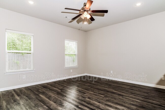 Building Photo - 2240 Mary Alice Dr
