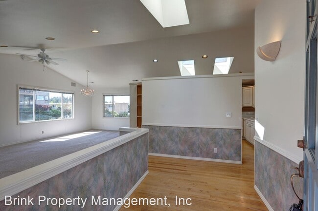 Building Photo - 2 br, 2 bath House - 531 Maple St