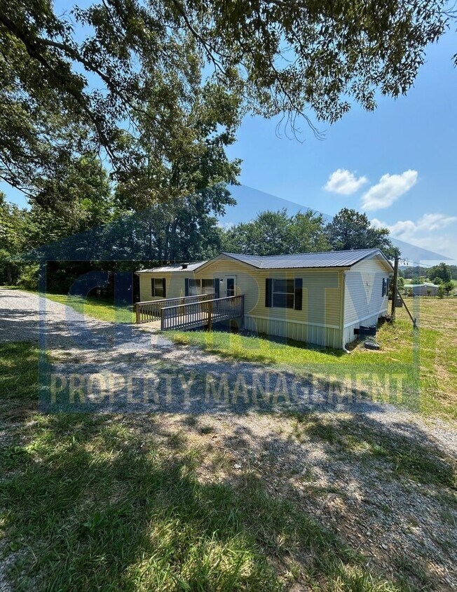 Foto principal - 3 Bed, 2 Bath Home in Peaceful Setting