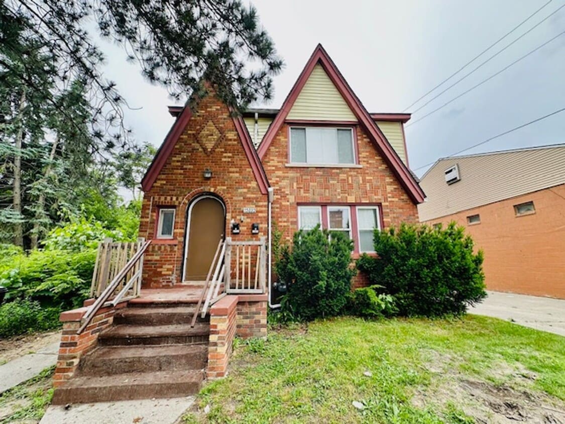 Primary Photo - 15895 Cloverlawn Ave
