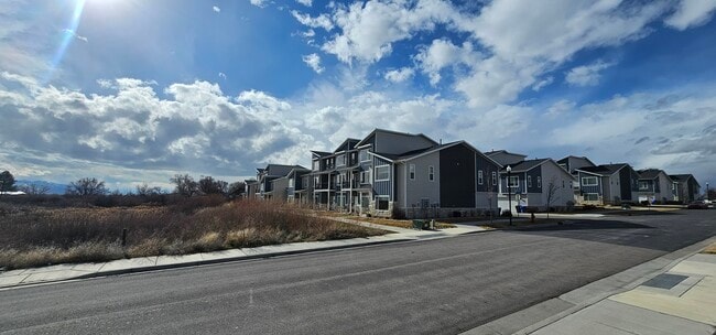 Building Photo - 1096 N 1840 W