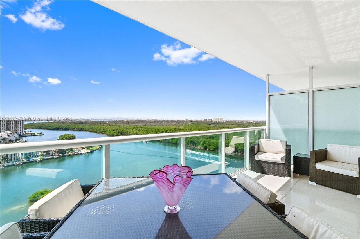 Foto principal - 400 Sunny Isles Blvd