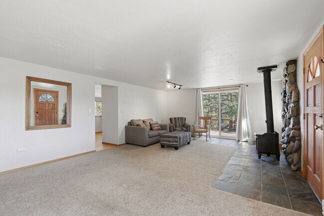 Foto del edificio - 77 Catamount Ln