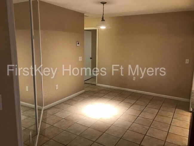 Foto del edificio - 2698 44th Terrace SW
