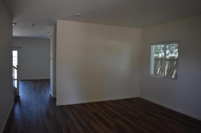 Foto del edificio - 4297 Freemark Ave