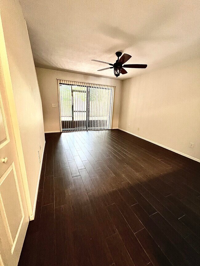 Sala de estar - 1476 Highland Ridge Cir