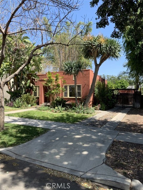 Building Photo - 422 N 8th Ave