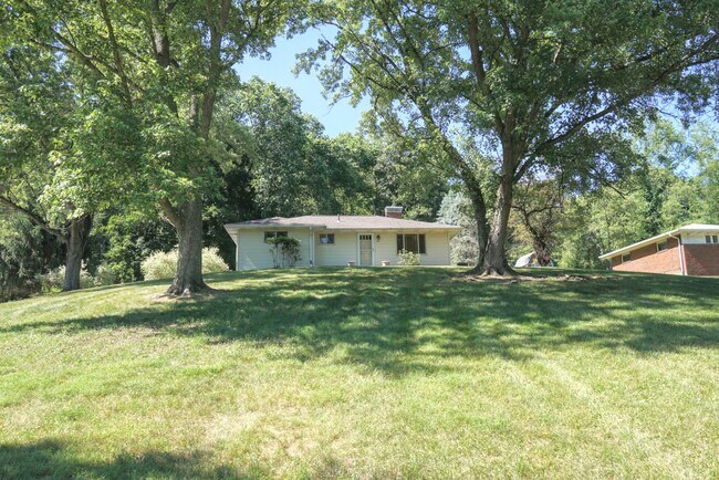 Building Photo - 2508 Fairmount Church Rd