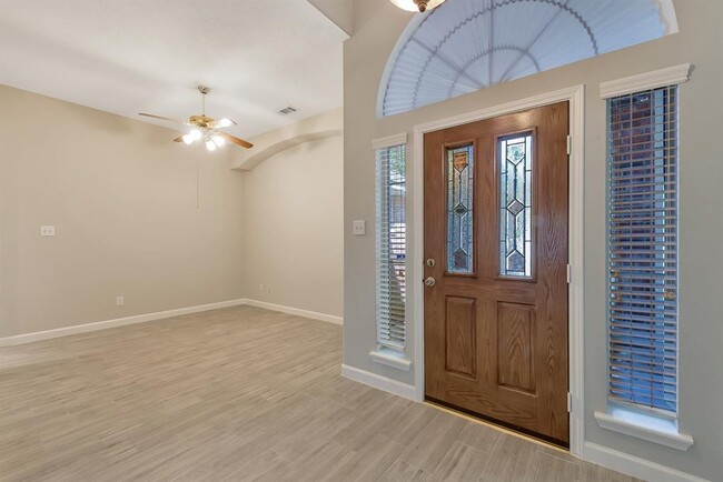 Building Photo - 26 Hidden Meadow Dr