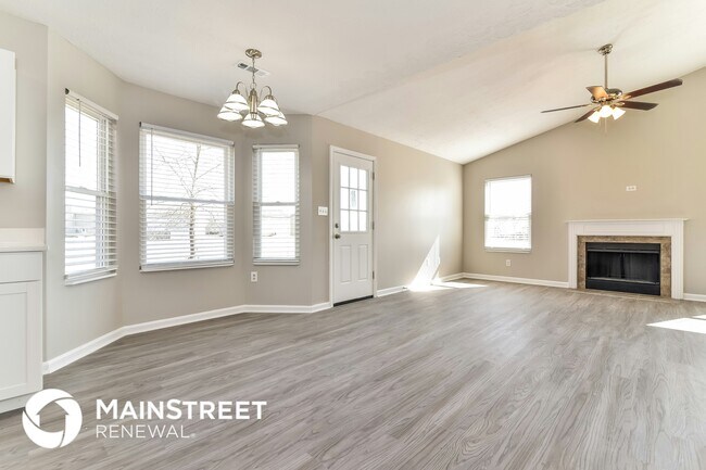 Building Photo - 6415 Hollingsworth Dr