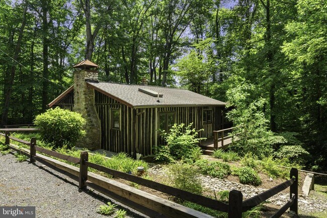 Building Photo - 8281 North Point Rd