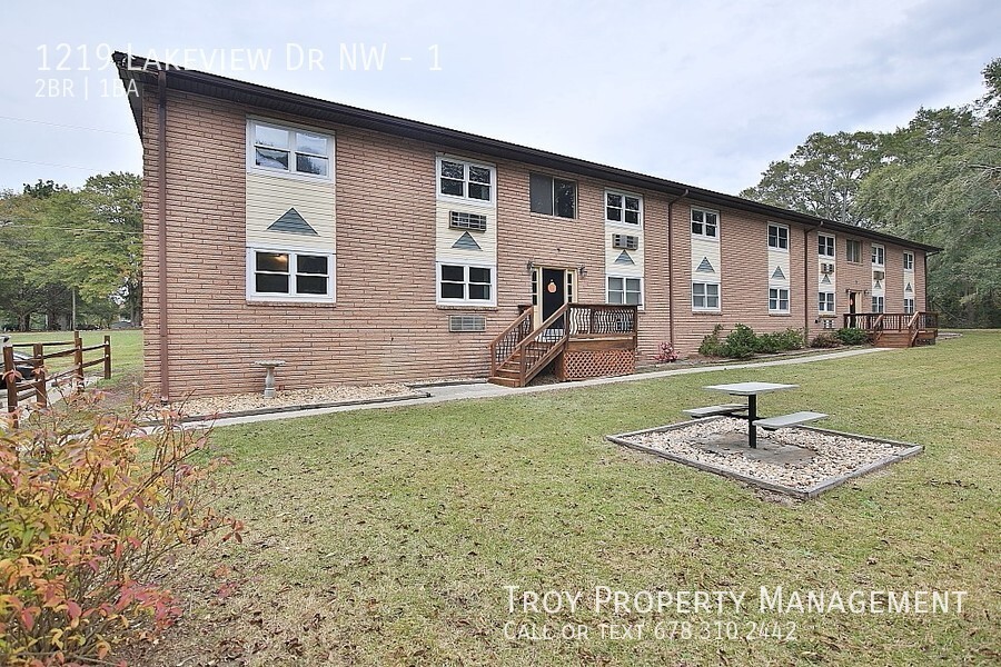 Foto principal - ****2 Bed 1 Bath in Downtown Conyers****