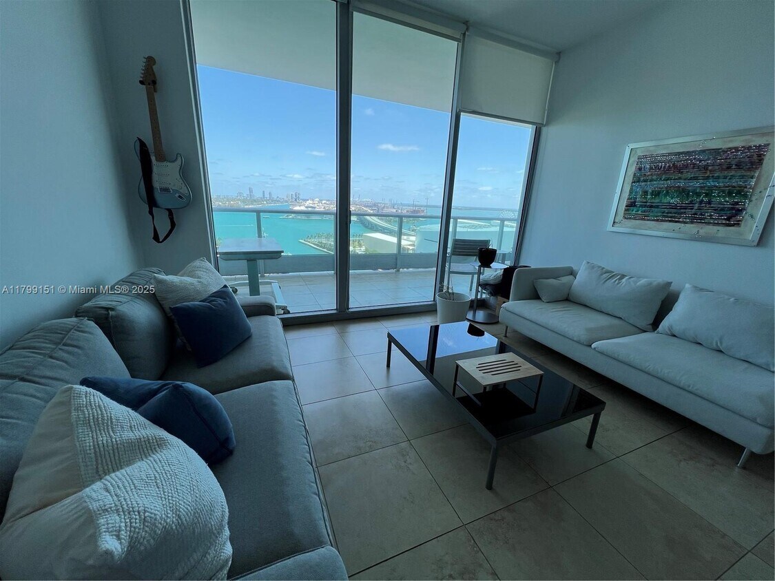Primary Photo - 900 Biscayne Blvd