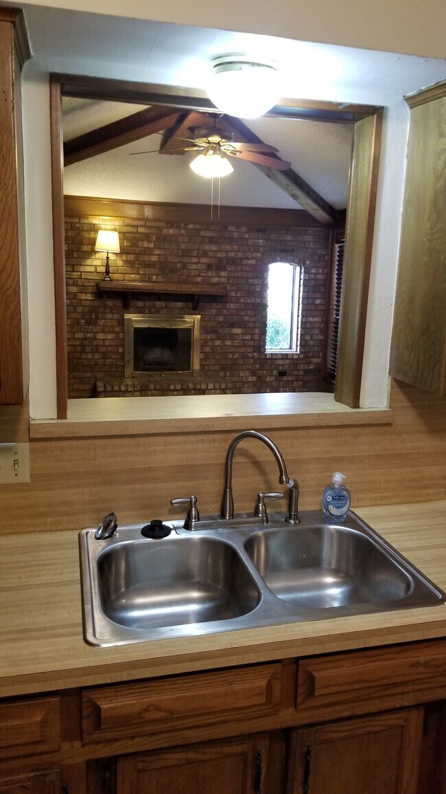Pass through - 506 Cedar Elm Ln